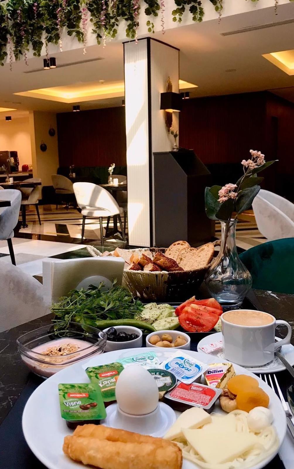 Emens Hotel Izmir Eksteriør billede